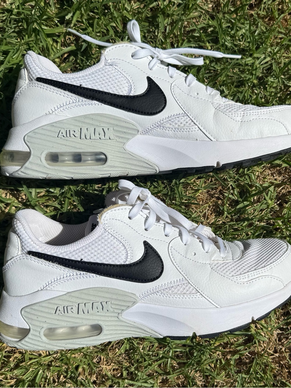 Nike Men’s White and Black Air Max Low-Top Sneakers